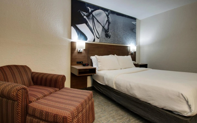Clarion Pointe Hopkinsville near The Bruce Convention Center