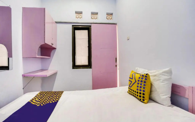 OYO Life 91626 Rr Kost Putri Syariah