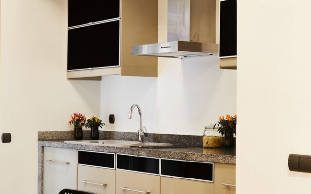 Collosal 6 bedroom- Slowackiego avenue