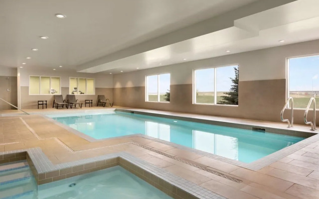 Days Inn and Suites Airdrie