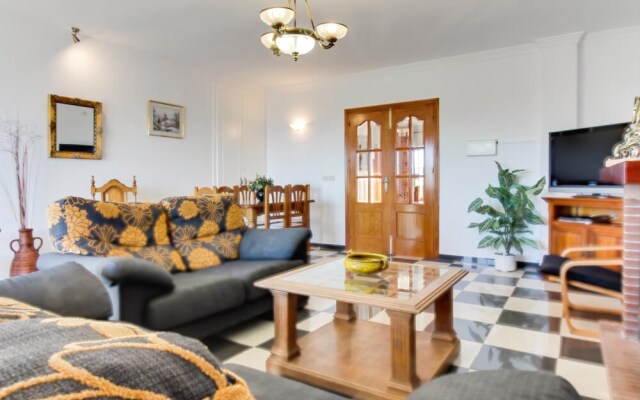 Villa Media Legua