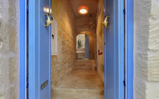 Deluxe Studio in a 900 yr old Luxury Home - 1