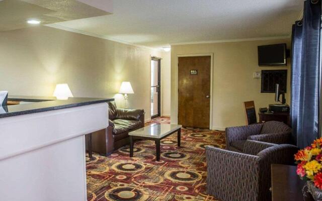 Rodeway Inn & Suites Plymouth