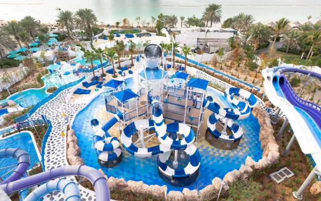 Отель Le Méridien Mina Seyahi Beach Resort & Waterpark
