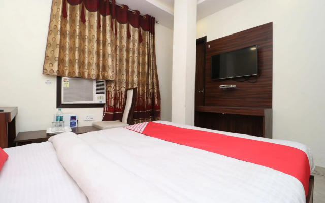 OYO 28646 Hotel Golden Heart
