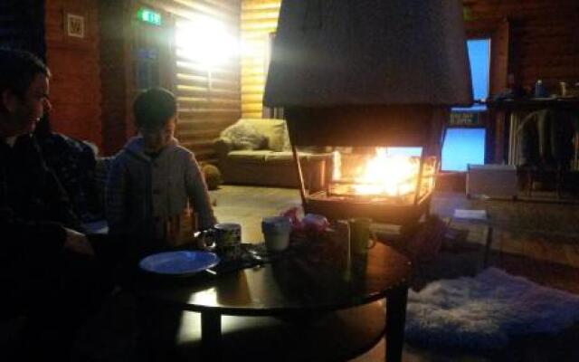 Pinetree Lodge Log Cabin