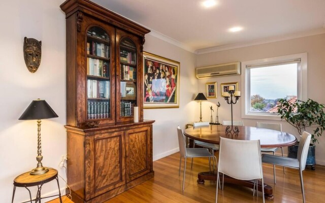 Deco Penthouse With Sydney Harbour Views