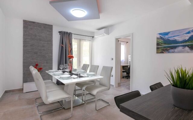 Splendid Villa in Vižinada with Hot Tub