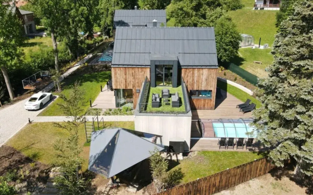 Spacious Villa With Good Ambience