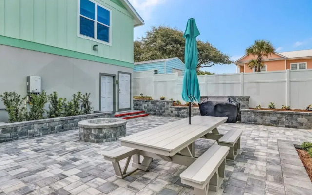 391 S Fletcher Ave C 3 Bedroom Townhouse by RedAwning