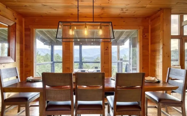 Awe-inspiring Estate w Pool Theater Fire Pit