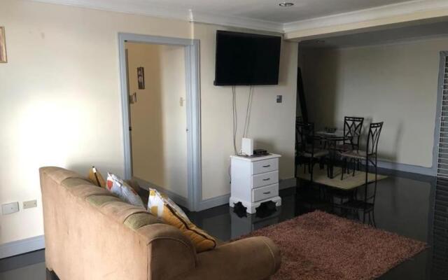 2bed apt with 24hr Security*