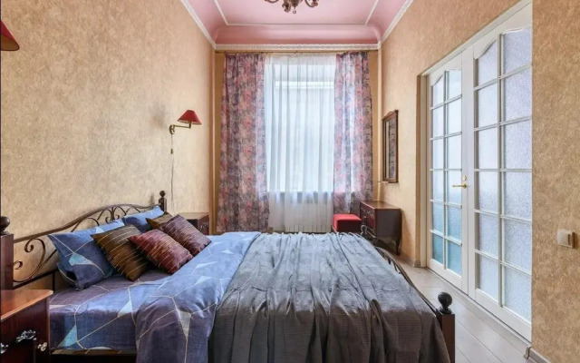 Апартаменты Spb2Day на улице Рубинштейна 15-17