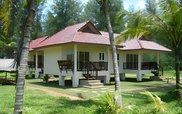 Pranee Beach Bungalows