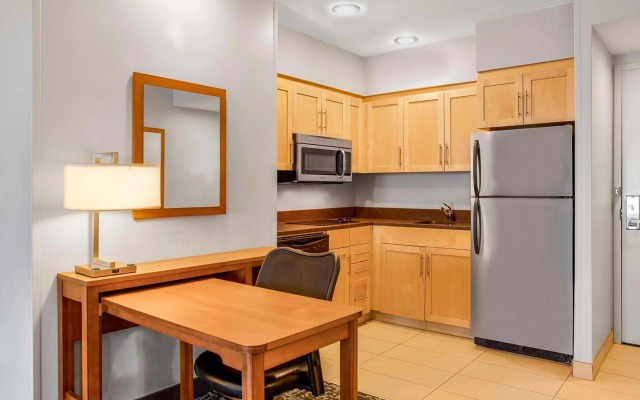 Homewood Suites by Hilton Winnipeg Airport-Polo Park, MB