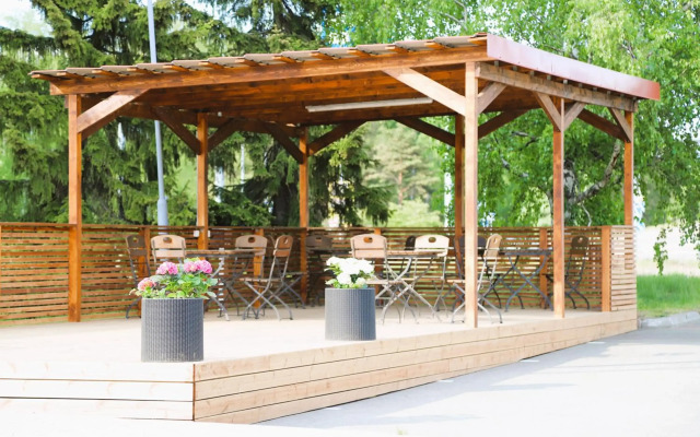 Hotelli Jokipuisto
