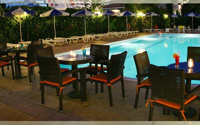 Ionis Art Hotel