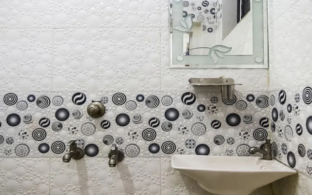 Ravi Palace by OYO Rooms