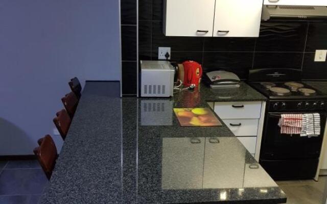 Executive 2 bed Apartment, free WIFI and DSTV