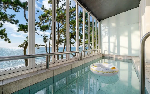 Boryeong Lavar Pool Villa