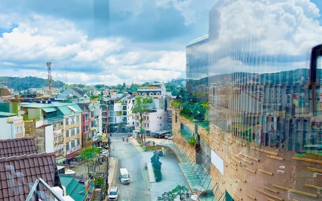 Nature Hotel - Win Happy