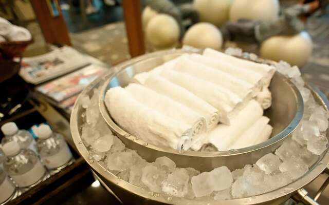 888 Signature Suites Collection at Signature Condo Hotel