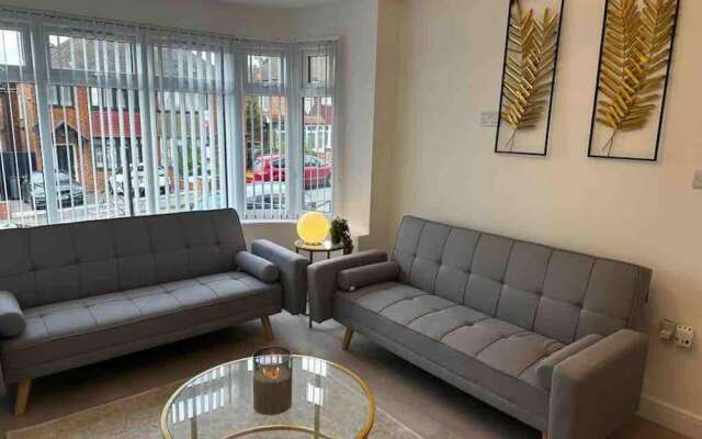 Lovely 3-bed House Near Birmingham Airport & Nec