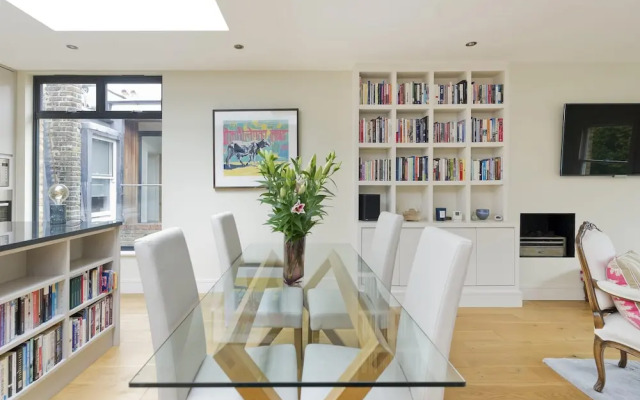 Spacious 3-bedroom Apartment in Earls Court