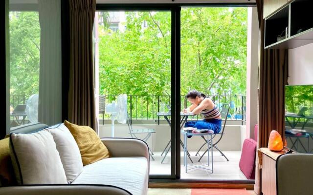 La habana 54 with large balcony and pool view!