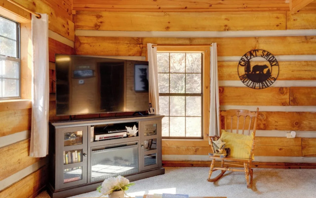 Private Hot Tub & Game Room: Mountain Retreat!