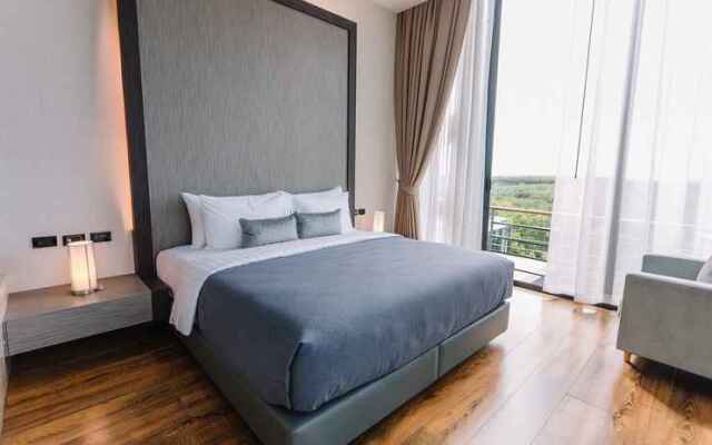 Sky View Luxury Pool Villa Suratthani