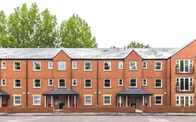 Pullman House Apt 9: 1st Floor
