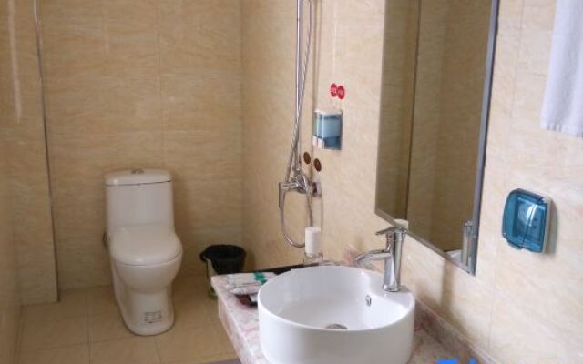 Yunyang Wangzhong Business Hotel