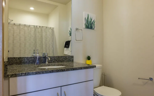 Chic Central Apartment with Free Parking