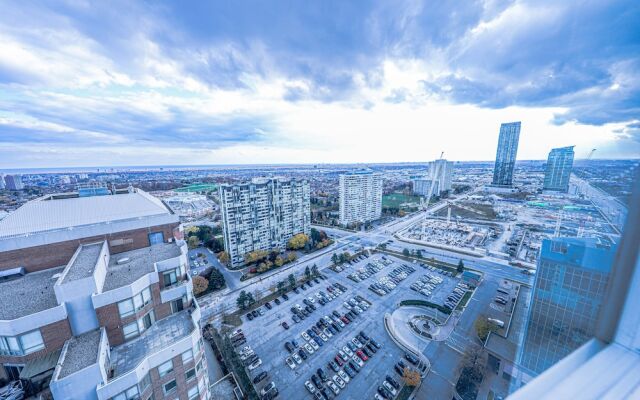 Lake View Luxury Condo by Elite Suites