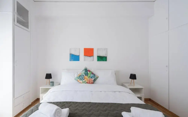 Cozy Apartment in Athens With Balcony, 5 Minutes To Metro