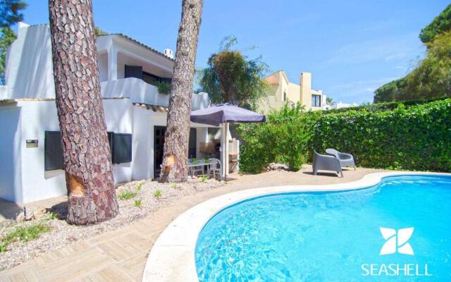Perfect Retreat Overlooking Pinhal Golf Course, Private Pool, Off-street Parking