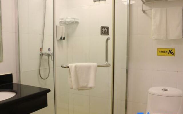 Home Inn (Weihai Wanda Plaza Haibin Road Crown Bathing Beach)