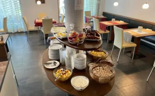 Garni - Hotel Am Burghuegel