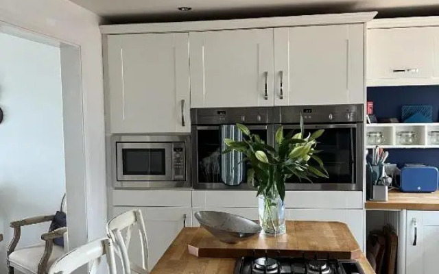 Sea Facing 2Bd Terraced Home - Peacehaven