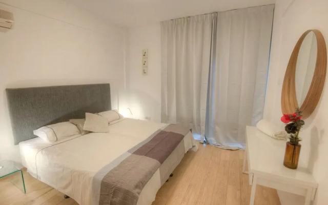 Dasoudi Luxury Beachfront Apartment