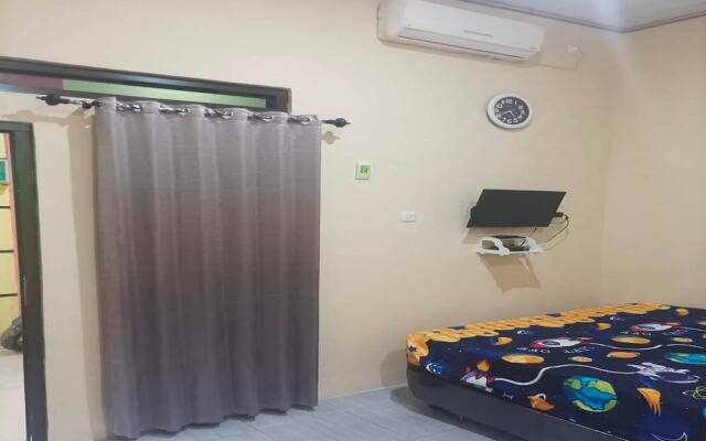 OYO 93741 Ayna Kost Syariah