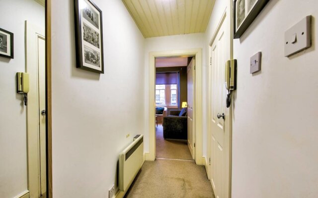 JOIVY Perfect Location! Charming Rose St Apt for Couples