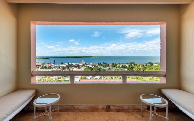 Caracol Bay Cancun by Ypj