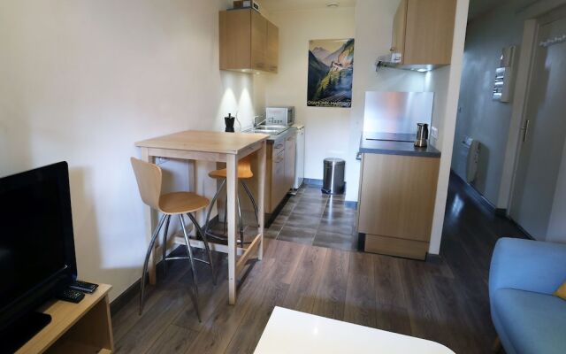 1bd Apartment Right Downtown