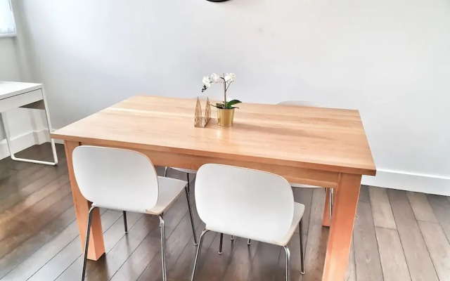 Urbane Spacious Executive Apartment