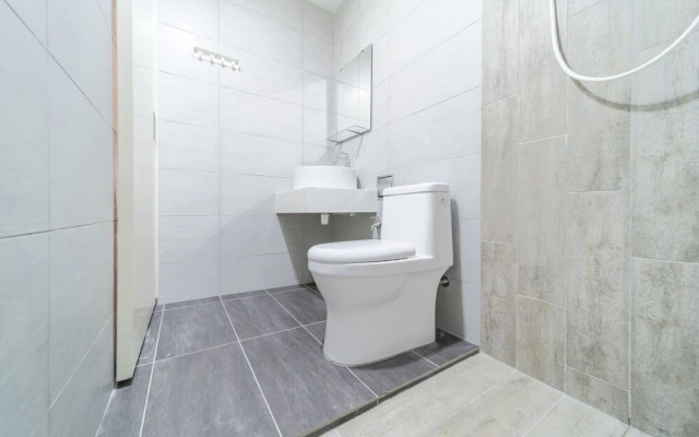 OYO Home 44045 Splendid 2br Arte Plus