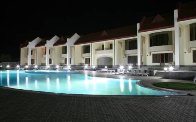 Harsnaqar Hotel Complex And Water World