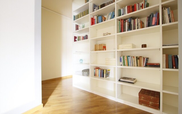 Lungarno Vespucci Elegance in Florence