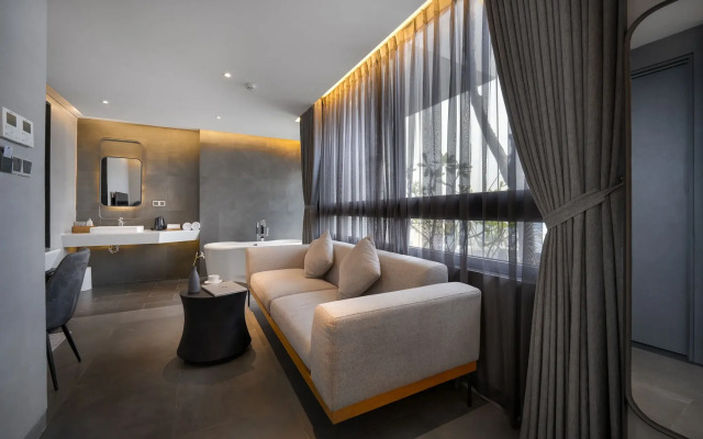 LEGEND Boutique Hotel